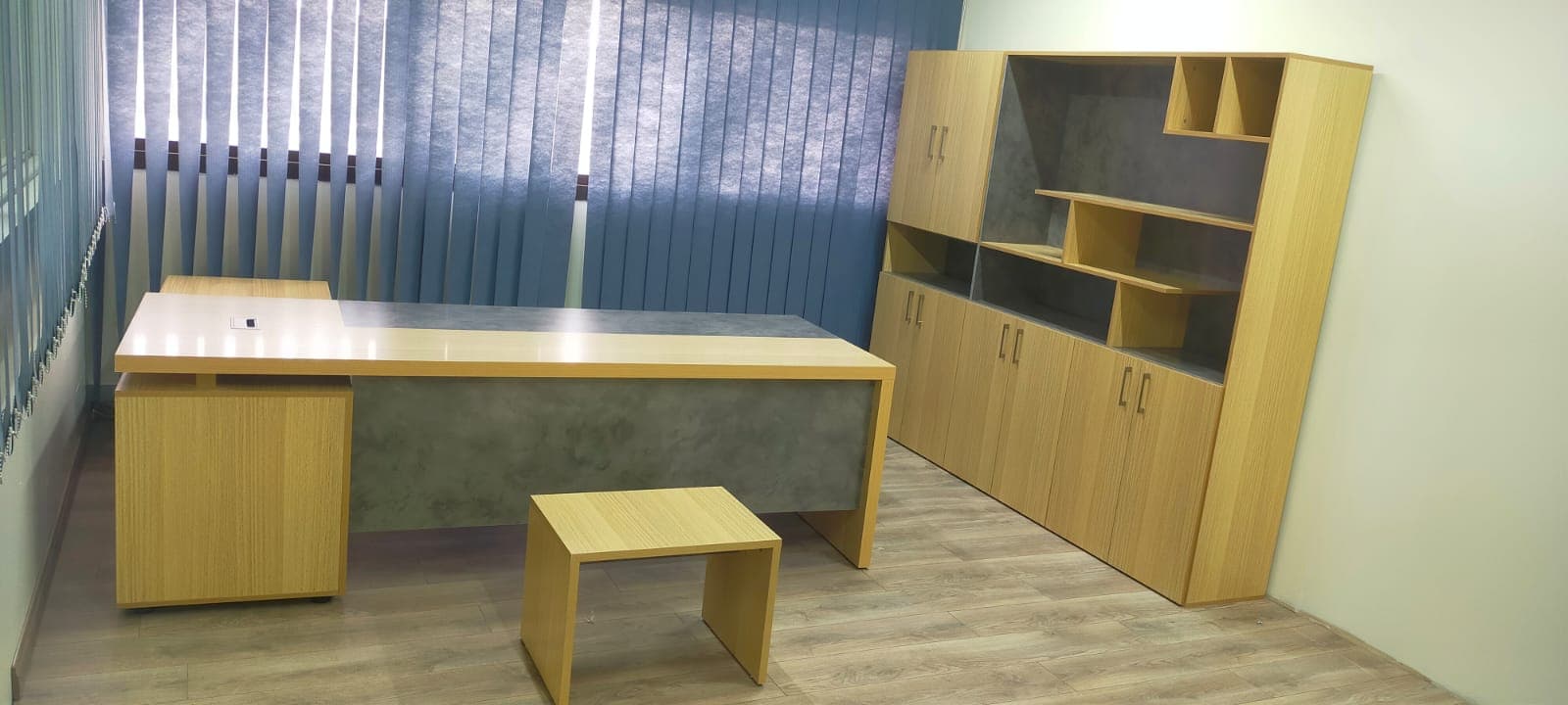مكاتب موظفين مودرن